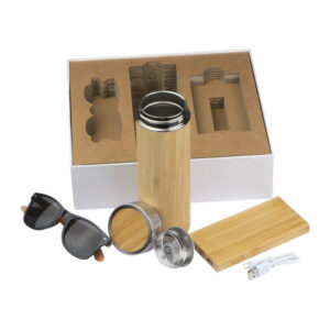 Set predmetov iz bambusa