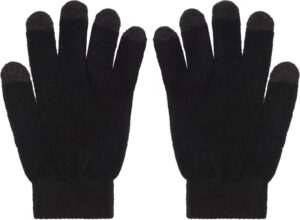 Kvačkana kapa s cofom in kontrastnim robom